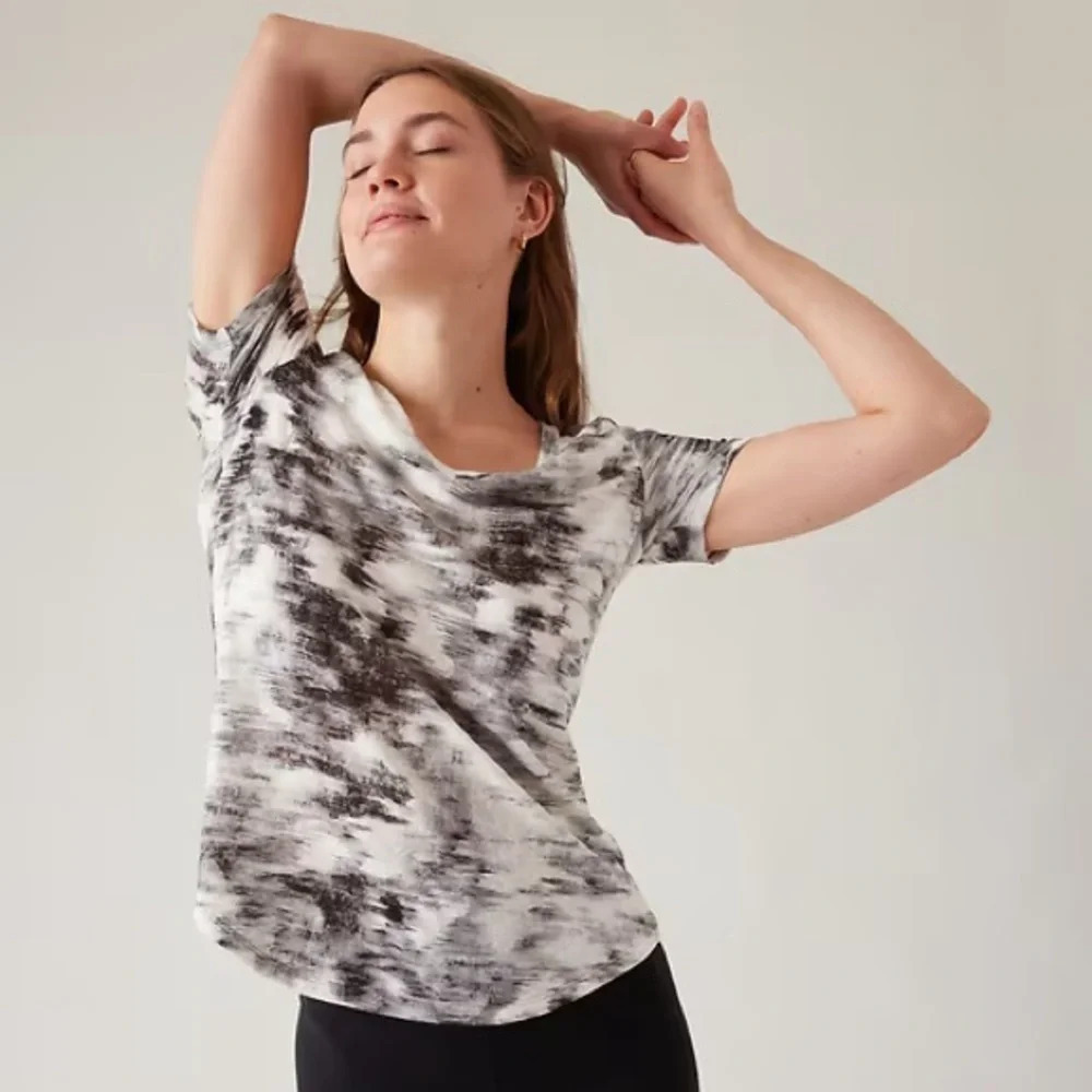 Athleta Short Sleeve Breezy Scoop V Neck Tee Shirt Black White